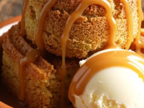 A warm, bubbling Crockpot churro cake with molten dulce de leche and a golden cinnamon crust.