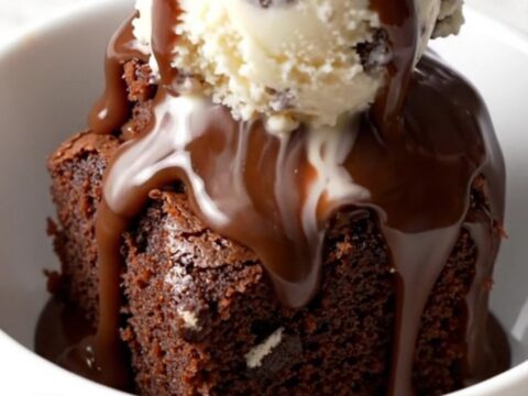 A close-up of a slow cooker filled with a rich, bubbling Oreo chocolate fudge cake.