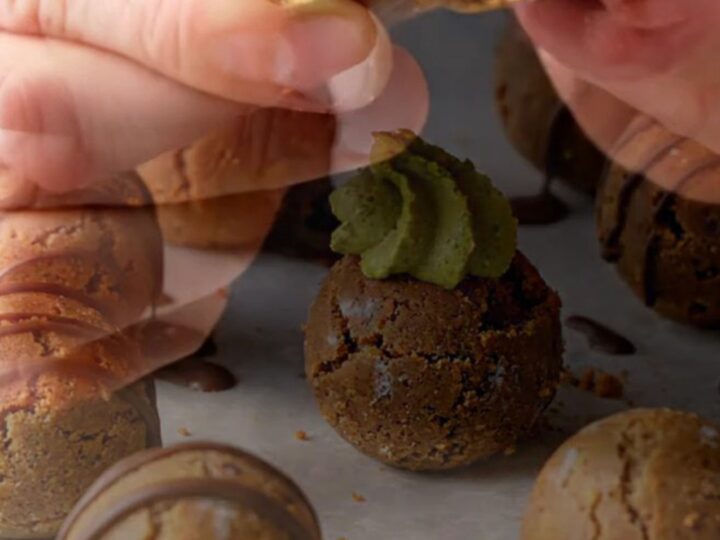 Decadent no-bake biscuit cookies with pistachio cream center and chocolate drizzle