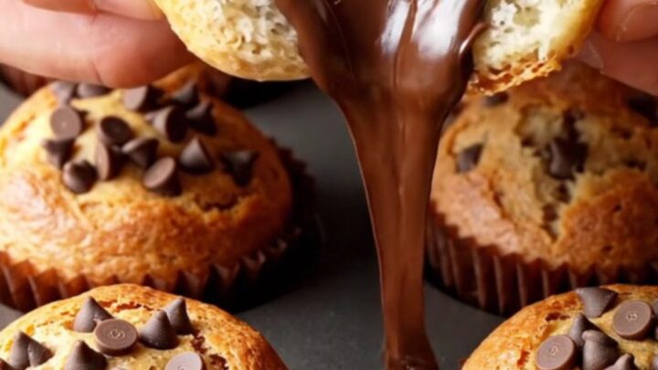 Muffin-style chocolate poğaça with molten chocolate center
