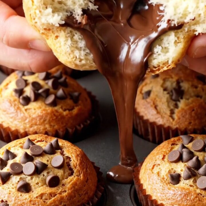 Muffin-style chocolate poğaça with molten chocolate center