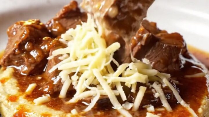 Hünkar Beğendi with tender braised veal over creamy eggplant puree