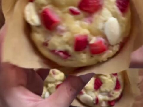 Giant golden muffin with molten white chocolate and strawberries