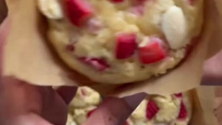 Giant golden muffin with molten white chocolate and strawberries