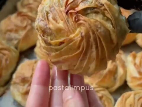 Golden rose börek with spinach and feta, crispy phyllo layers.