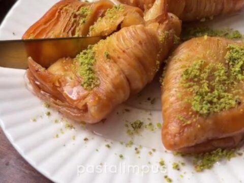 Crispy Turkish mussel baklava with lemon syrup and pistachios
