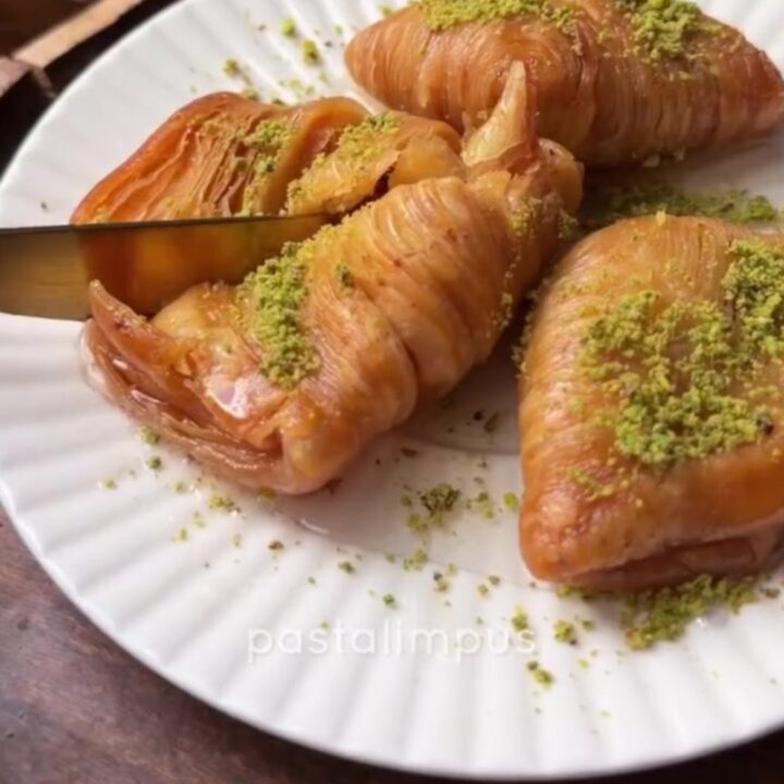 Crispy Turkish mussel baklava with lemon syrup and pistachios