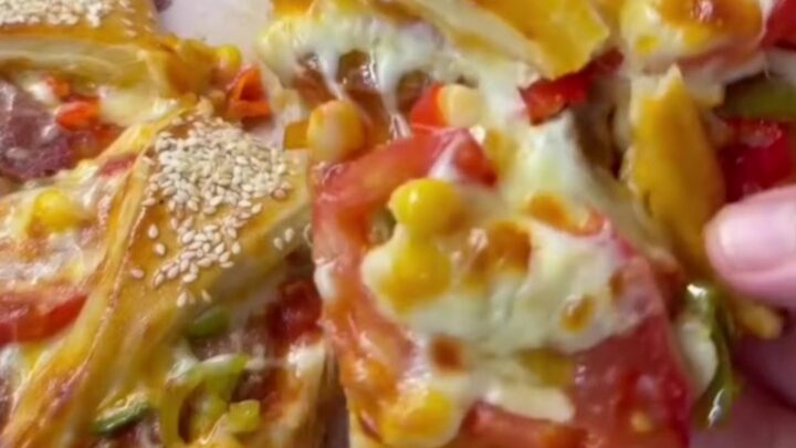 Golden ring pizza with melted cheese and sucuk, sliced to show cheese pull