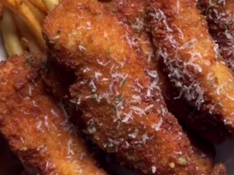 Golden crispy chicken tenders with creamy chili dipping sauce