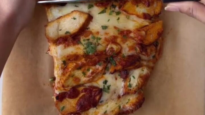 Sliced butter chicken cheesy bread bake with melted mozzarella and creamy sauce