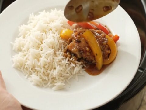 Slow cooker honey soy chicken thighs with bell peppers, glistening in a sticky sauce