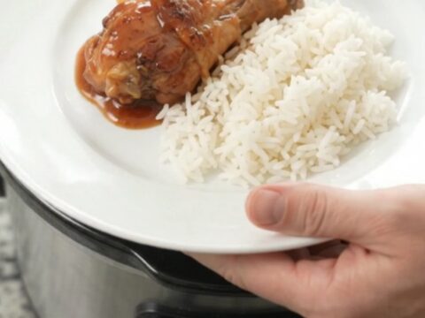 Glazed chicken drumsticks and pineapple in a slow cooker