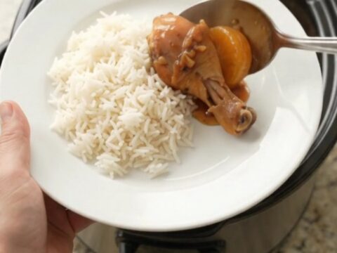 Glazed chicken drumsticks with mandarin oranges in a slow cooker