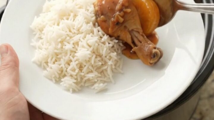 Glazed chicken drumsticks with mandarin oranges in a slow cooker