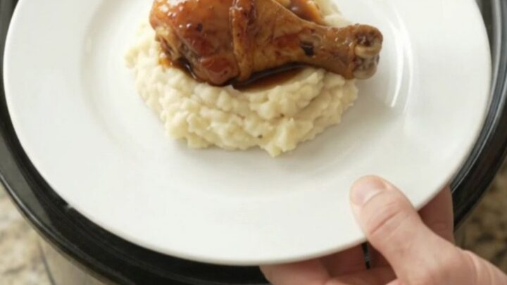 Slow cooker bourbon glazed chicken drumsticks with garlic and scallions