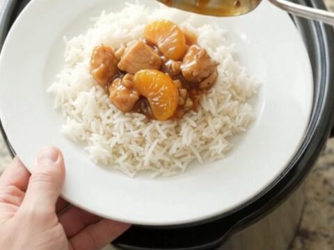 Glazed chicken bites with mandarin oranges in a slow cooker
