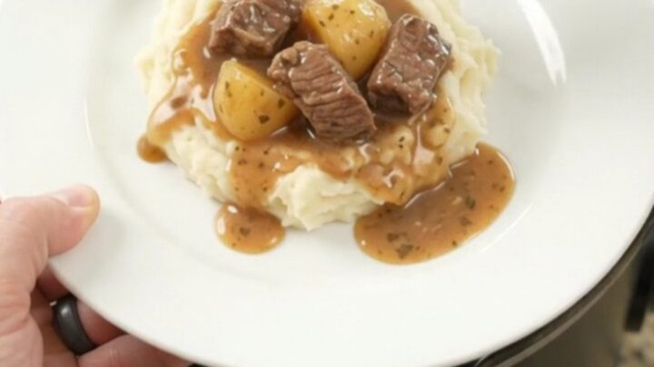 Slow cooker sirloin tips and potatoes in garlic-herb butter au jus