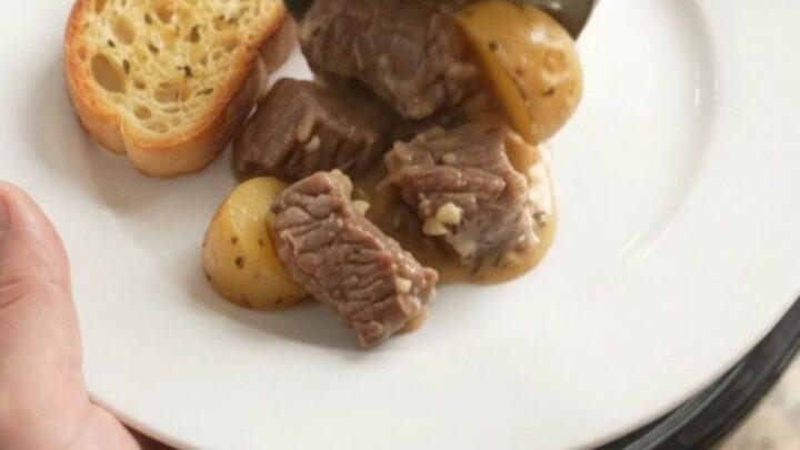 Slow cooker sirloin tips with baby potatoes and creamy Gruyère sauce
