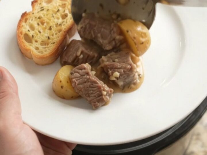 Slow cooker sirloin tips with baby potatoes and creamy Gruyère sauce