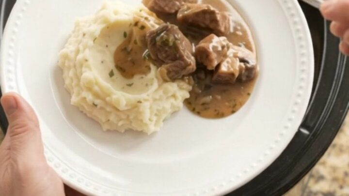 Slow cooker sirloin steak tips with broccoli and mushrooms in gravy