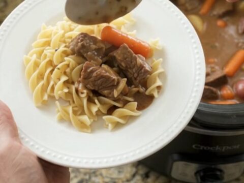 Slow-cooker sirloin tips with carrots and potatoes in sour cream gravy