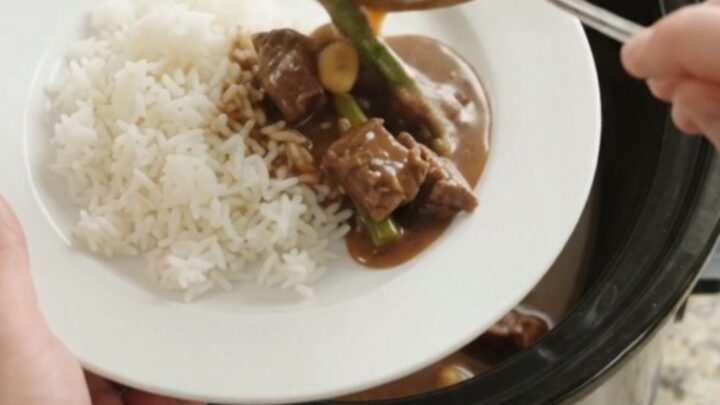 Slow cooker sirloin tips and asparagus in bourbon gravy