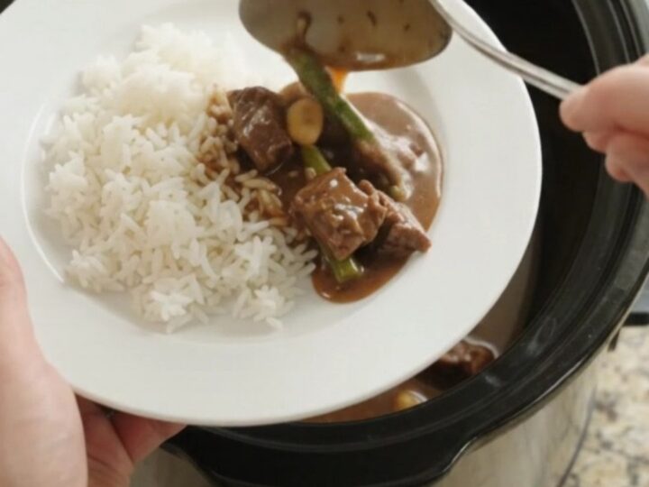 Slow cooker sirloin tips and asparagus in bourbon gravy