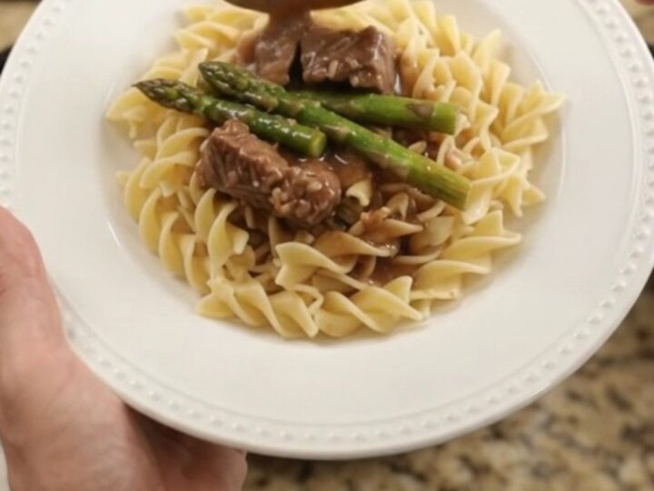 Slow cooker sirloin tips and asparagus in creamy gravy