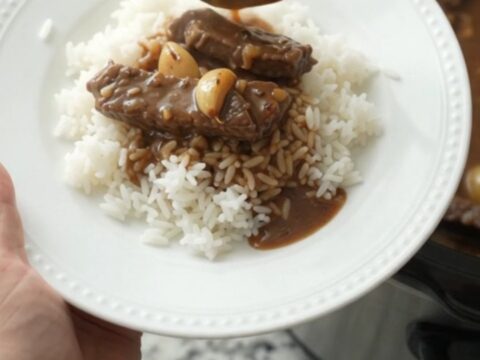 Slow cooker flank steak and potatoes in bourbon gravy