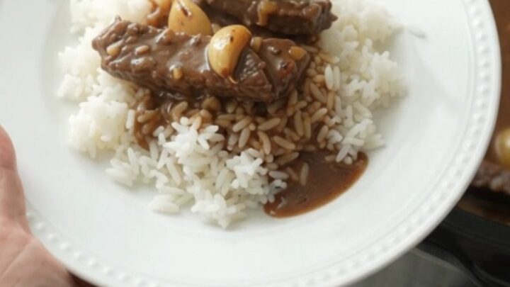 Slow cooker flank steak and potatoes in bourbon gravy