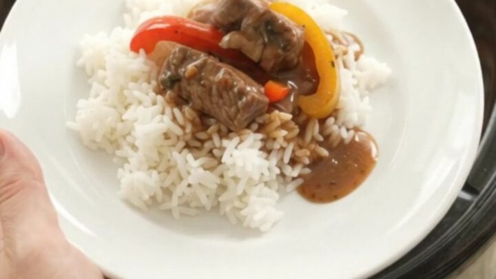 Bourbon gravy pepper tenderloin tips in a slow cooker with tender beef and peppers in glossy gravy