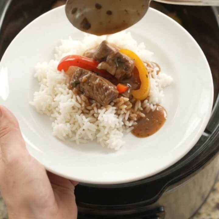 Bourbon gravy pepper tenderloin tips in a slow cooker with tender beef and peppers in glossy gravy
