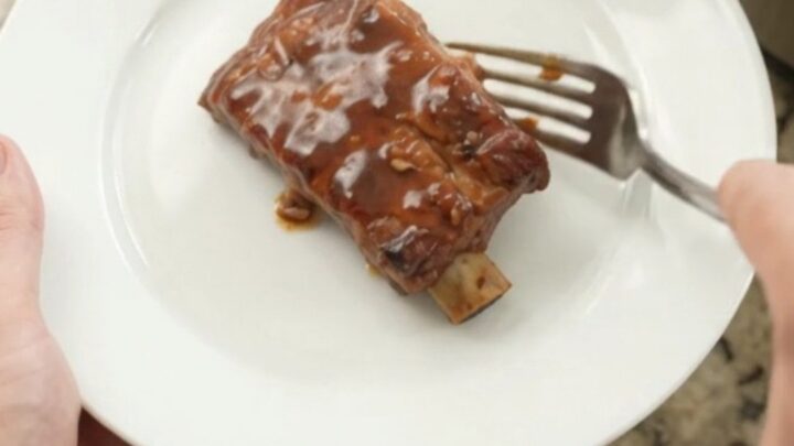 Slow-cooker country ribs with pineapple rings in a glossy molasses sauce