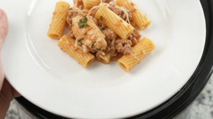 Bubbling slow cooker rigatoni with chicken and melted cheese
