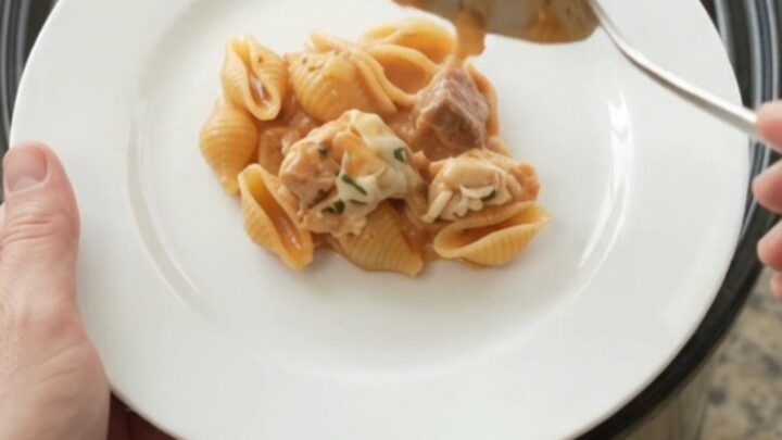 Creamy slow cooker chicken pasta with red pepper sauce and melted cheese