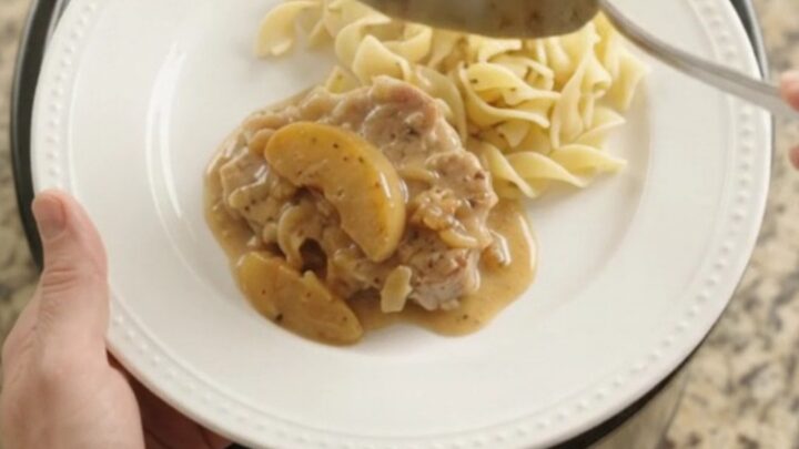 Slow cooker pork chops with apples in creamy cider sauce