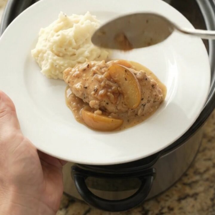 Slow cooker turkey cutlets with apples and creamy sauce