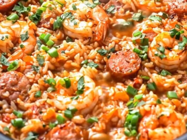 A steaming bowl of slow cooker jambalaya featuring plump shrimp, sliced smoked sausage, and perfectly cooked rice.