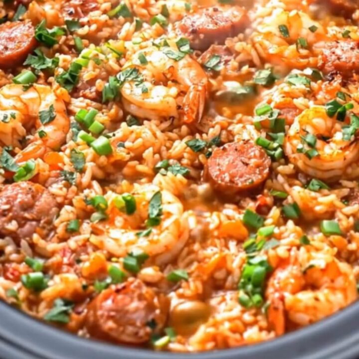 A steaming bowl of slow cooker jambalaya featuring plump shrimp, sliced smoked sausage, and perfectly cooked rice.