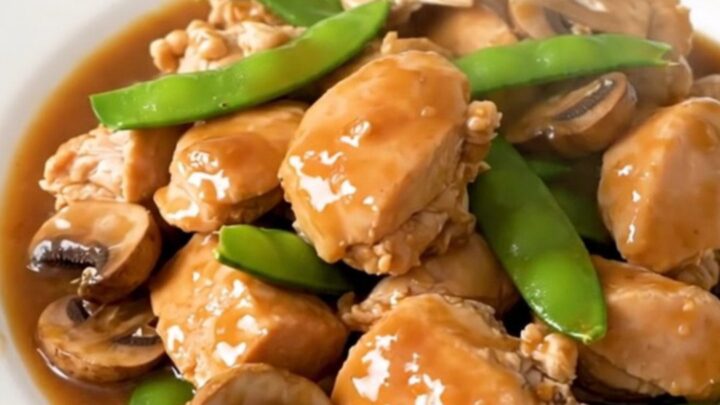 A top-down view of the finished Moo Goo Gai Pan in a slow cooker showing tender chicken and vegetables.