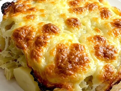 Gratin de céleri-rave et pommes de terre fondant avec une croûte de Comté doré dans une mijoteuse.