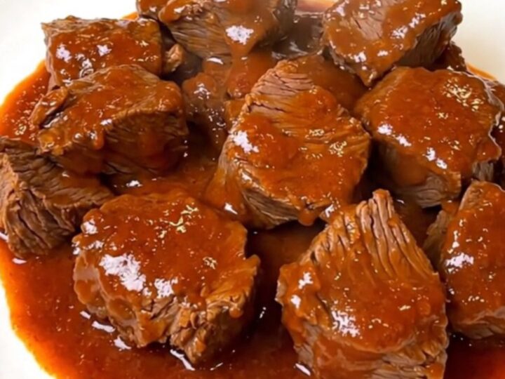 Bœuf fondant au paprika fumé dans sa mijoteuse avec une sauce tomate riche et brillante.