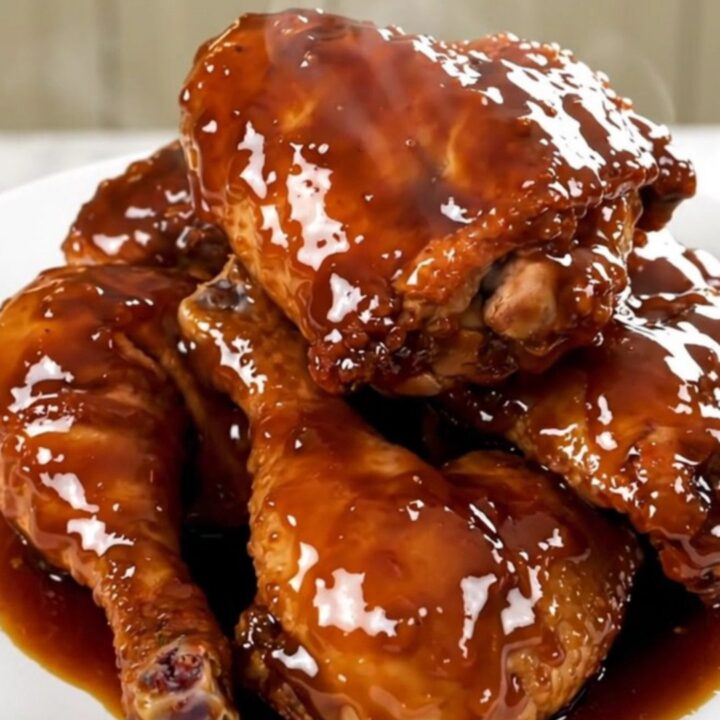 Hauts de cuisses de poulet tendres nappés d'une sauce soja brillante et parfumée au gingembre