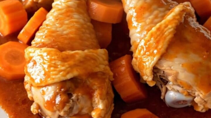 Slow cooker Polynesian chicken drumsticks with carrots and green peppers in a savory red sauce.