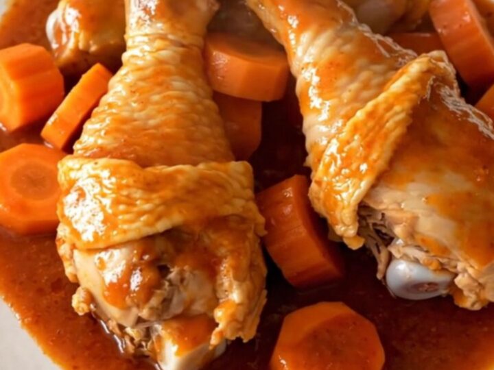 Slow cooker Polynesian chicken drumsticks with carrots and green peppers in a savory red sauce.