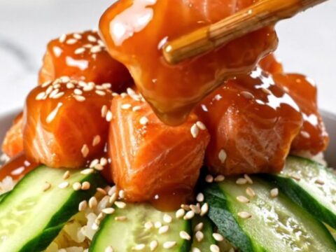 Crispy golden-brown salmon bites glazed in a creamy spicy Bang Bang sauce, served over jasmine rice.